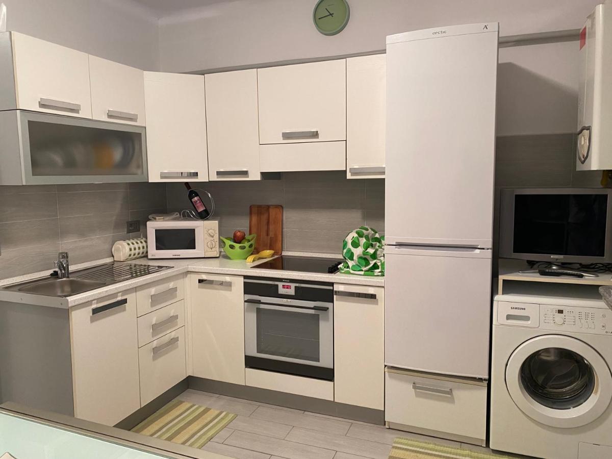 Blue Light Ultracentral كرايوفا المظهر الخارجي الصورة