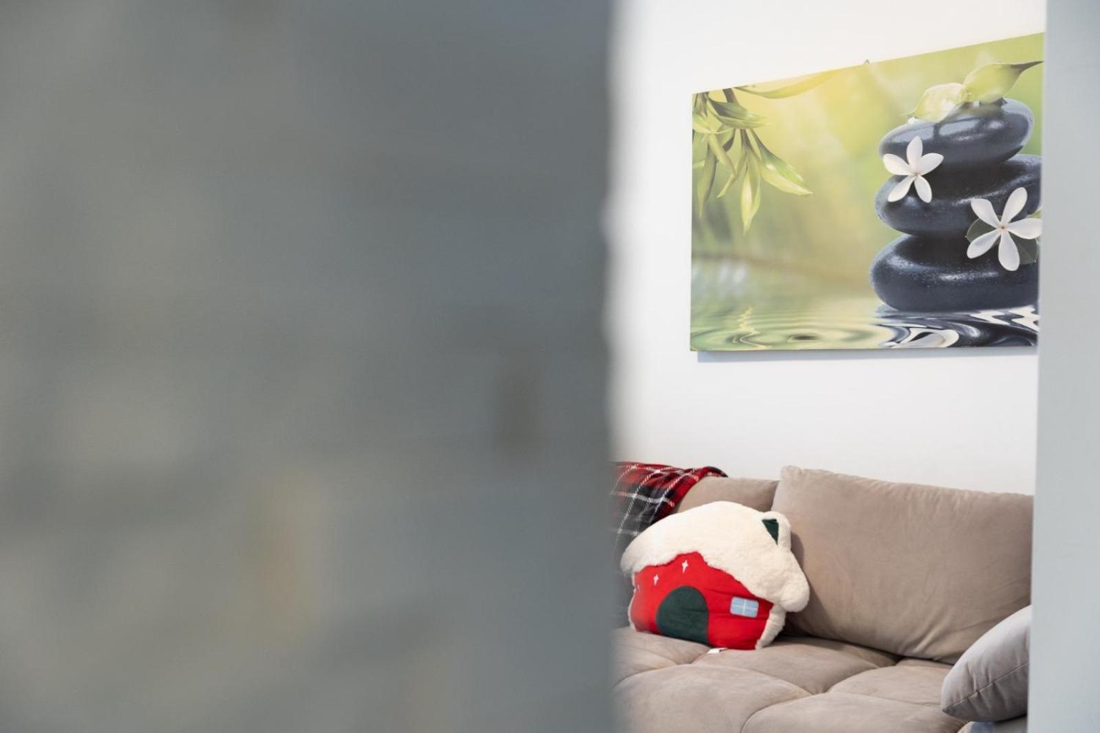 Blue Light Ultracentral كرايوفا المظهر الخارجي الصورة